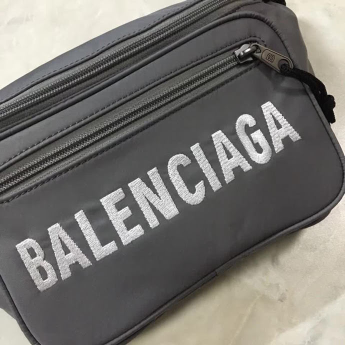 BALENCIAG巴黎世家 新品 簡約兩用包 可做胸包或者腰包 防水面料 簡單輕便  BL1656